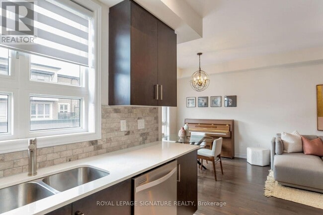 Building Photo - 105 Kayla Crescent