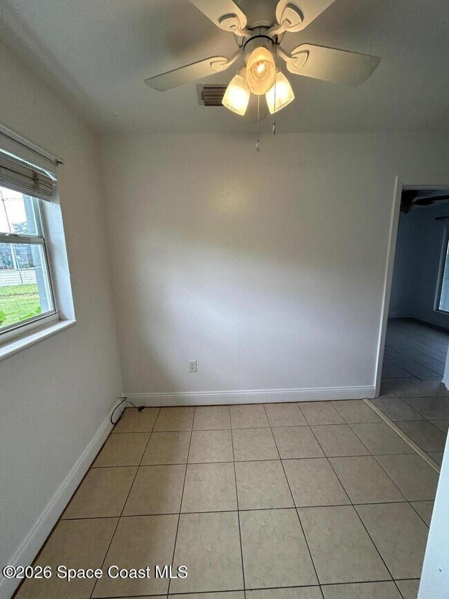 Building Photo - 1750 Cowan Dr