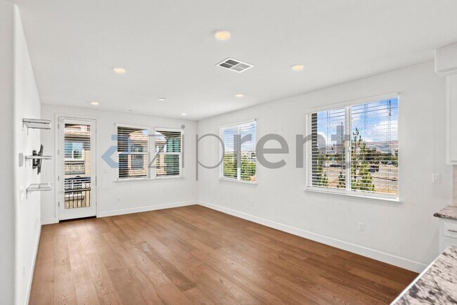 Building Photo - Unit