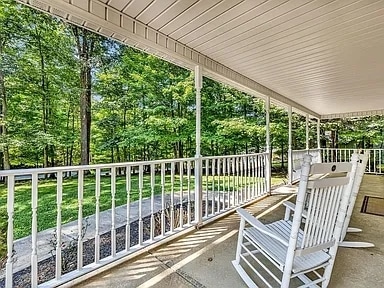 Building Photo - 428 Grand Ridge Dr