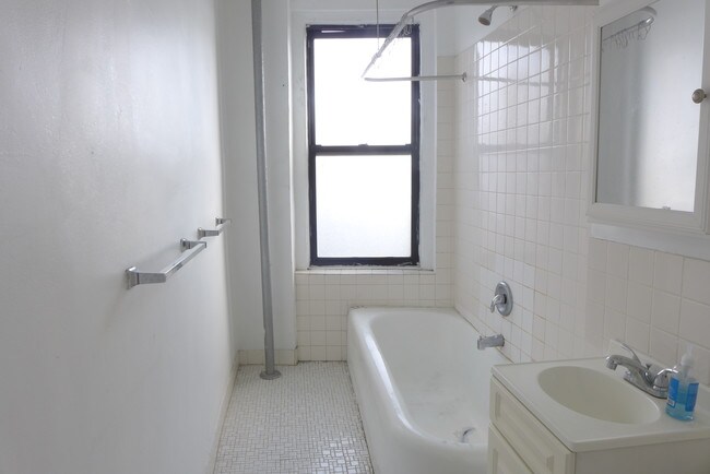 Building Photo - 4791 Broadway