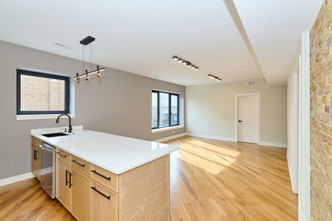 Building Photo - 5200 N Winthrop Ave