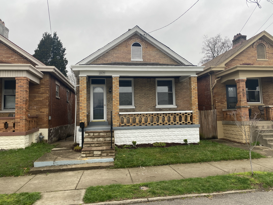 Primary Photo - 1809 Russell St