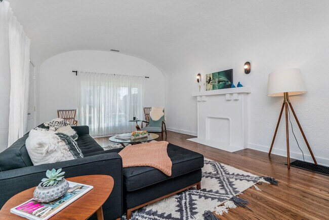 Foto del edificio - 1293 S Sycamore Ave