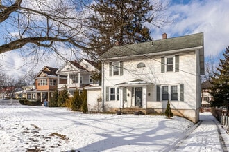 Building Photo - 2129 James St