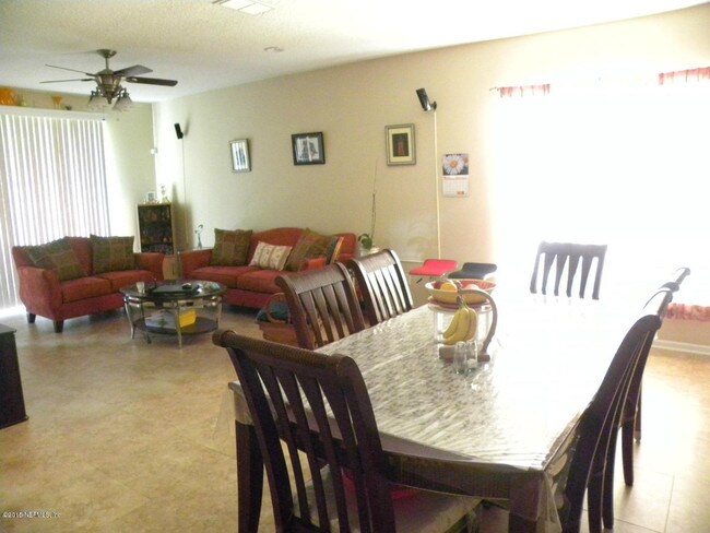 Foto del edificio - 14672 Falling Waters Dr