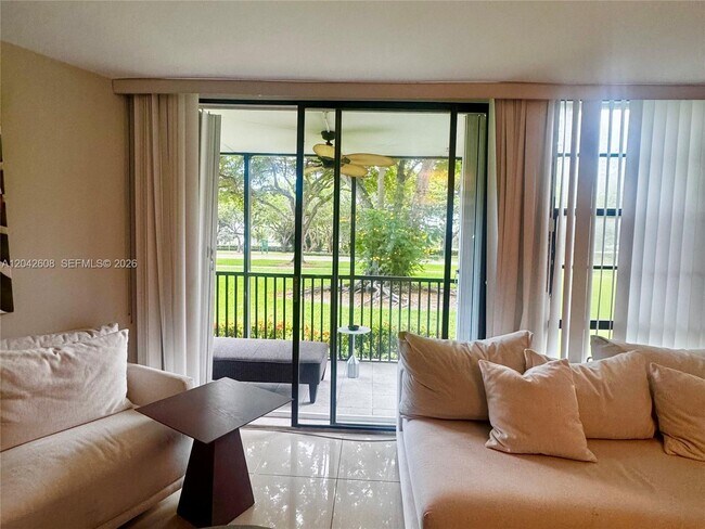 Building Photo - 3475 N Country Club Dr