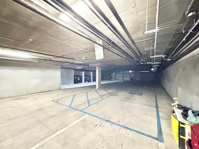 Building Photo - 6032 Romaine St