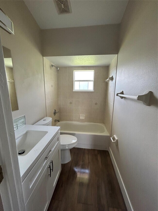 Foto del edificio - 214 Eldron Blvd NE