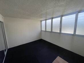 Building Photo - 500 University Ave