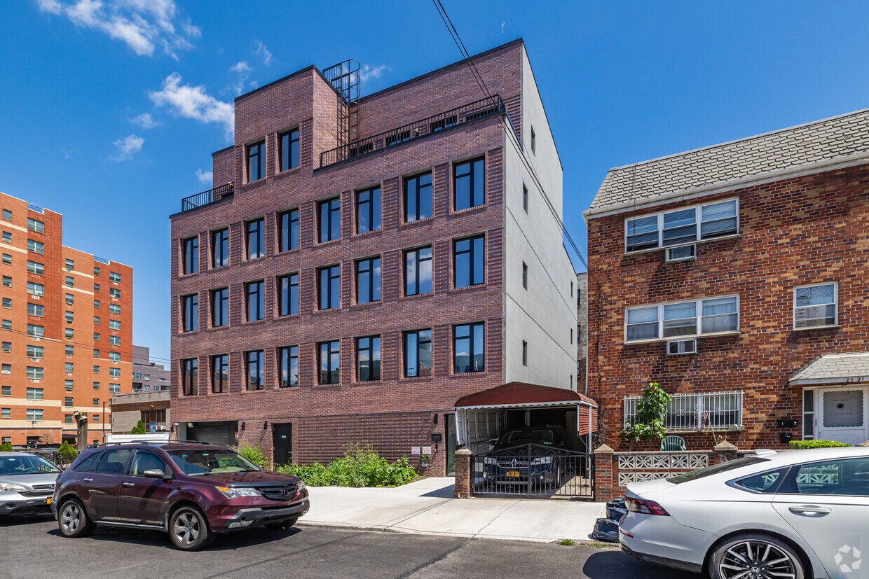 Building Photo - 2127 30th Dr