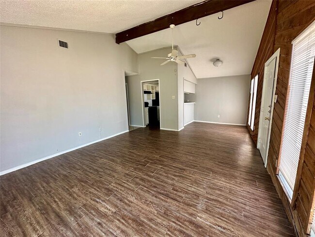 Foto del edificio - 1914 Valley Hill Cir