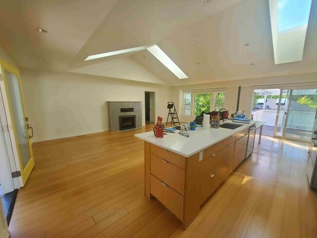 Foto del edificio - Prime Wallingford location 4 bed, 3 bath w...