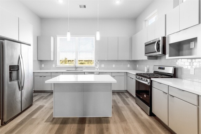 Foto del edificio - 1250 N Post Oak Rd