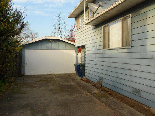 Building Photo - 892 Broadmoor Blvd