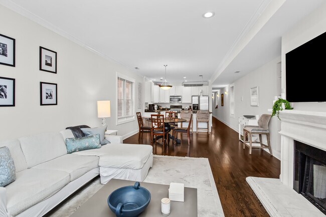 Foto del edificio - 3928 N Greenview Ave