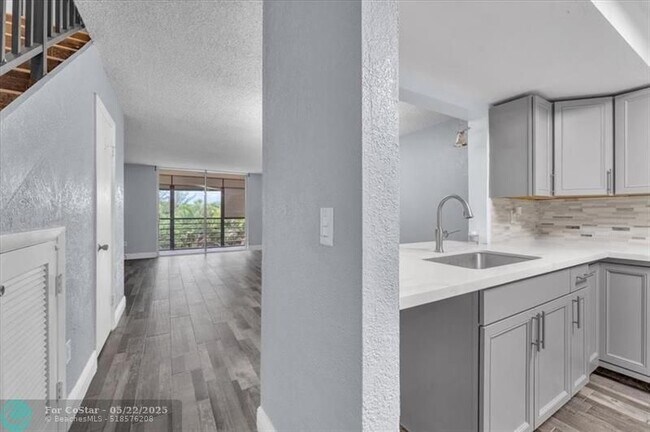Building Photo - 3390 Foxcroft Rd