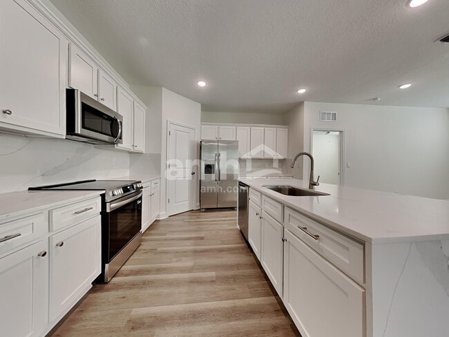 Building Photo - 11649 Hillside Dr