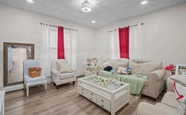 Foto del edificio - 471 Smithfield Ave