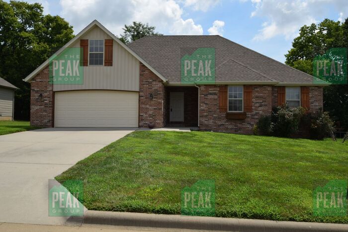 Primary Photo - 3 Bedroom 2 Bath Home With Bonus Room In U...