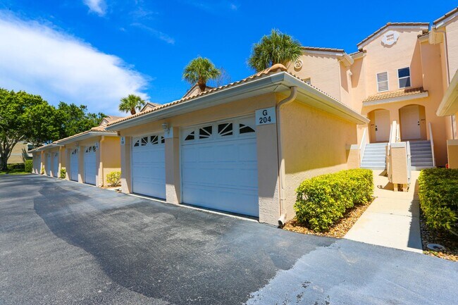 Foto del edificio - ** AVAILABLE FOR BOTH ANNUAL/SEASONAL**CLO...