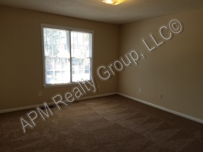 Building Photo - Harbison Two Bedroom