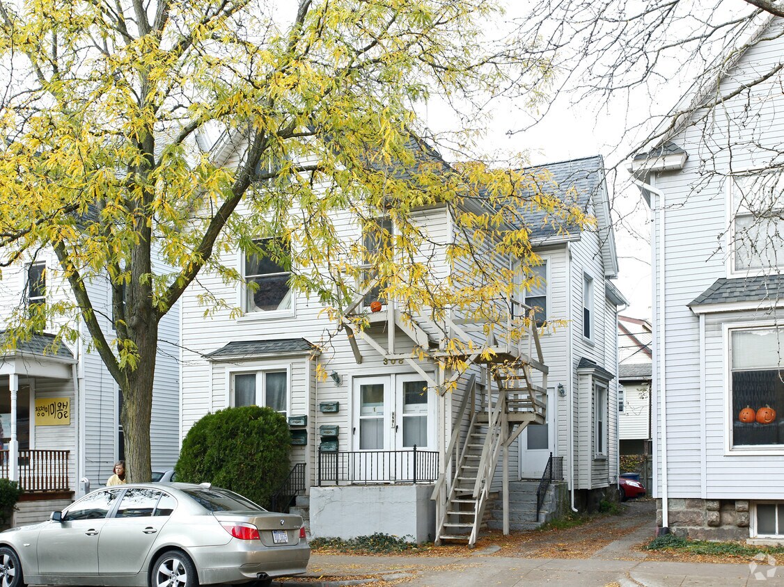 Primary Photo - 308 Thompson St