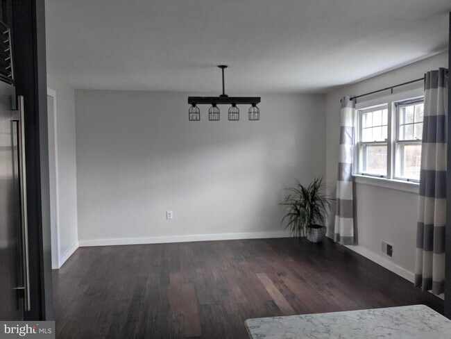 Foto del edificio - 569 Flock Rd