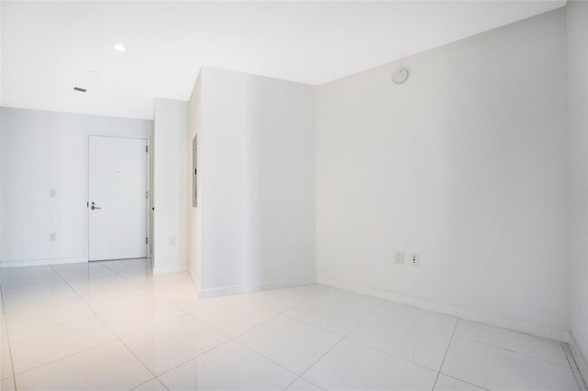 Foto del edificio - 851 NE 1st Ave