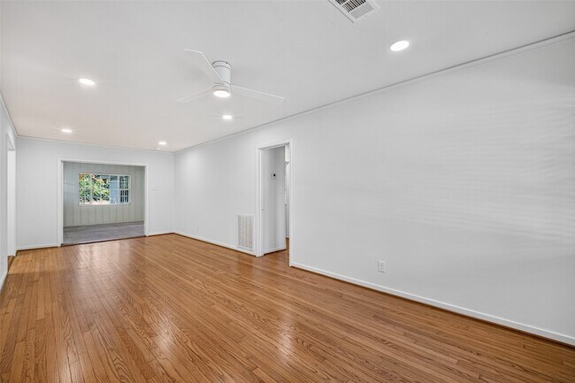 Foto del edificio - 946 Lamonte Ln