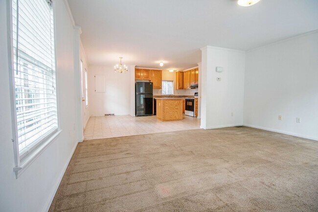 Foto del edificio - Located in Wiles Hill - Large 4 Bedroom House -  Available 8/05/2026