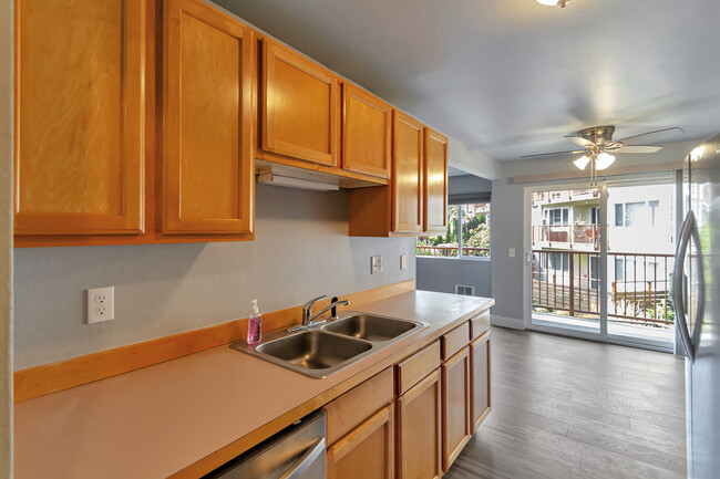 Building Photo - 425 45th St SW #201