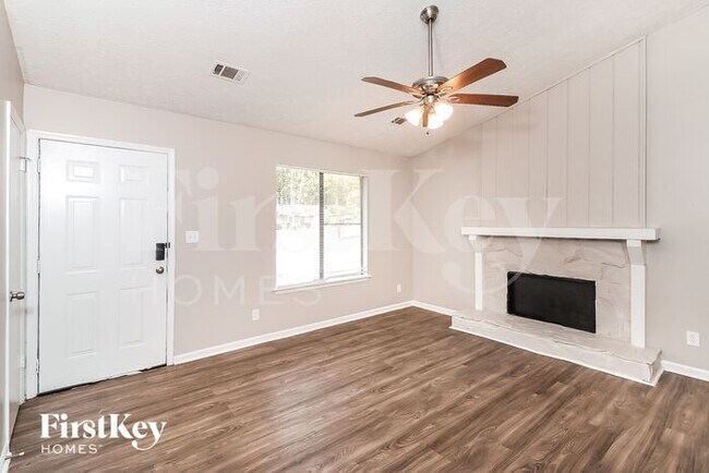 Foto del edificio - 212 Sterling Ridge Dr