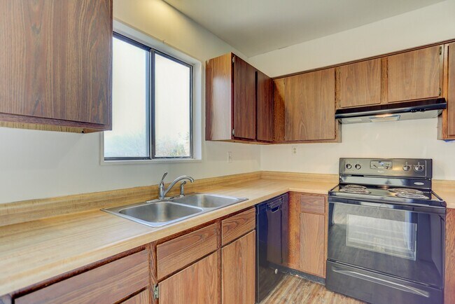 Foto del edificio - UPDATED 2 BEDROOM CONDO- Available August ...