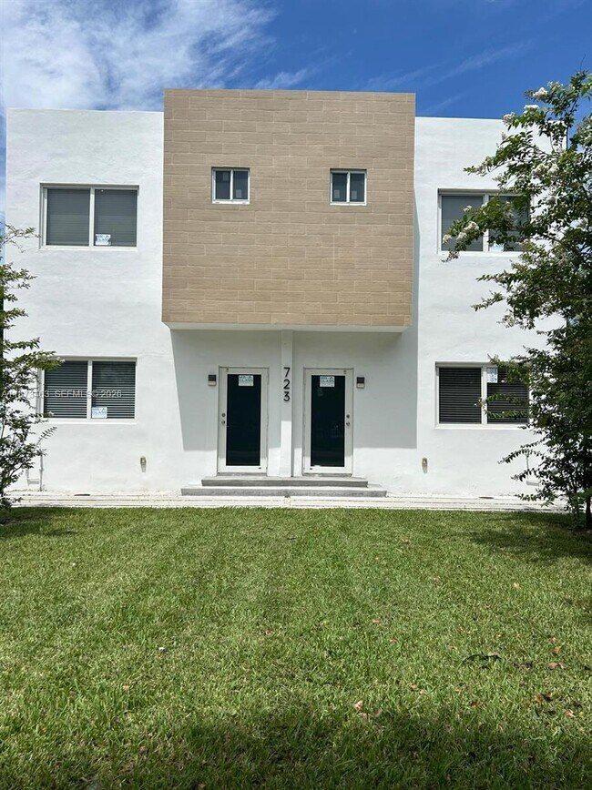 Building Photo - 723 NW 19th Ave