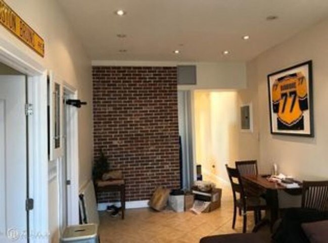 Foto del edificio - 309 E Houston St