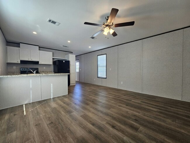 Foto del edificio - 549 Suwanee Dr