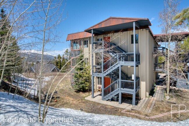 Building Photo - 303 Overlook Dr