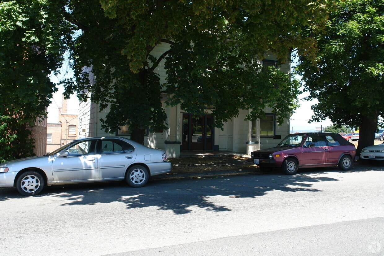 Foto del edificio - 320 W 5th Ave