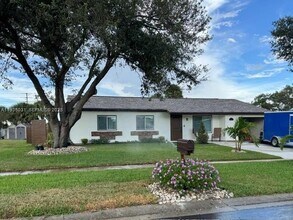 Building Photo - 5474 Kenwood Dr