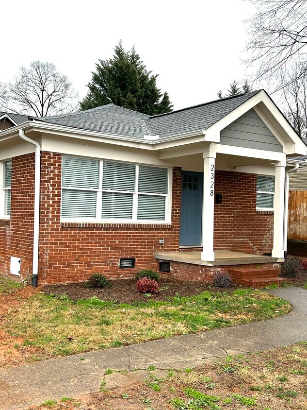 Primary Photo - 2328 Rozzelles Ferry Rd
