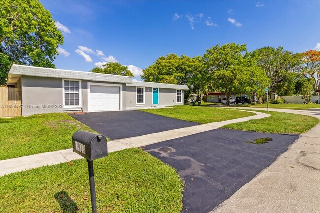 Foto del edificio - 7913 NW 72nd Ave