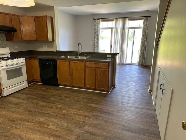 Building Photo - 2240 Flagstone Ln