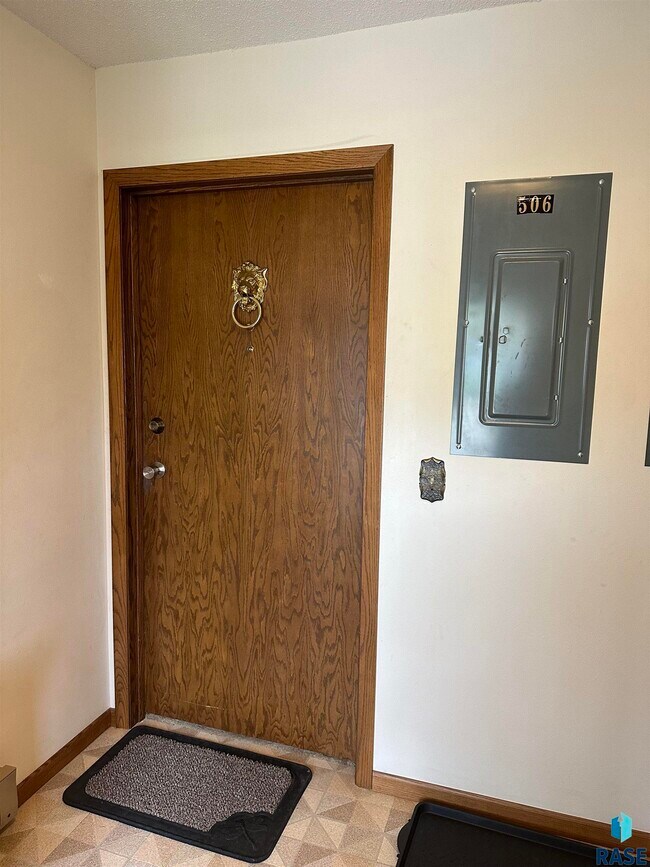 Foto del edificio - 504-506 N McKenzie St