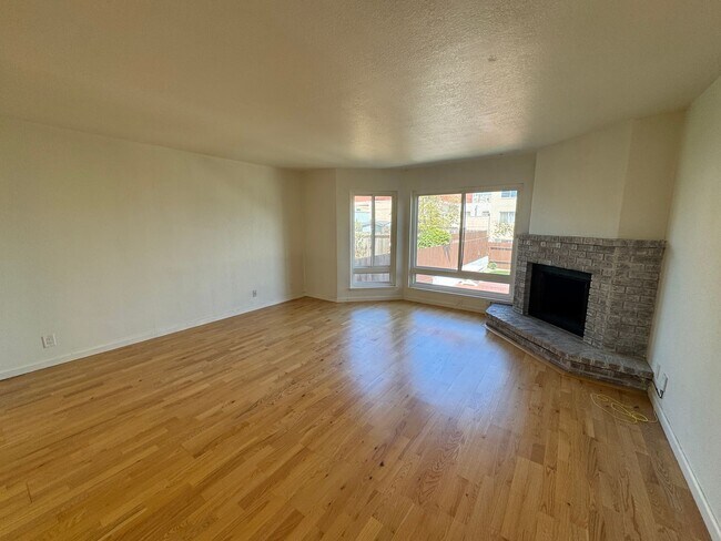 Foto del edificio - Bright 2BR/2BA Condo in Prime Richmond Dis...