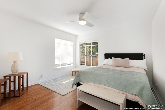 Foto del edificio - ~~COZY 3BD/2BA HOME! HIGHLANDS HIGH SCHOOL!!~~