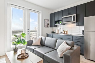 Building Photo - 714 Richmond Ave.