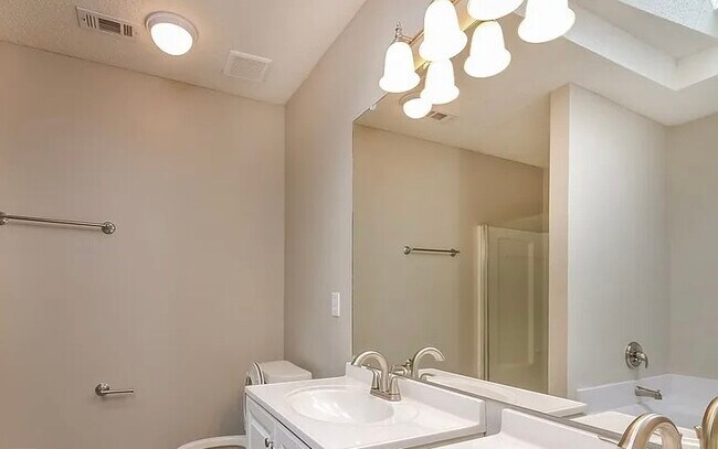 Foto del edificio - 501 Hollyberry Dr