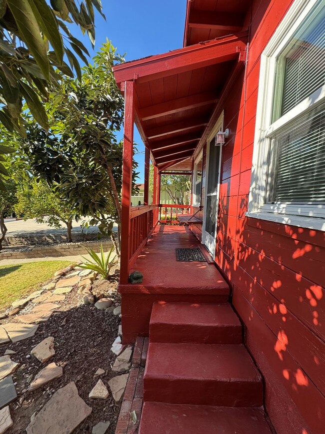 Building Photo - Hillside Ventura Home