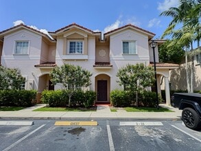 Building Photo - 8833 S Isles Cir